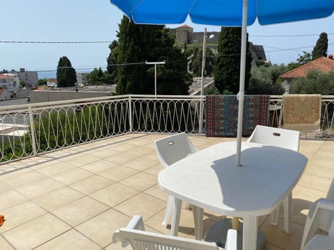 View (from property/room), Balcony/Terrace, Dining area