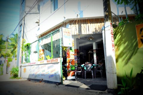 Facade/entrance