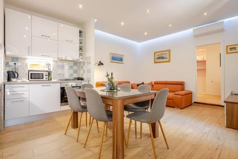 Kitchen or kitchenette, Living room, Seating area, Dining area, dishwasher, oven, stove, toaster