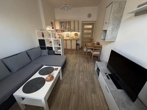 TV and multimedia, Kitchen or kitchenette, Living room