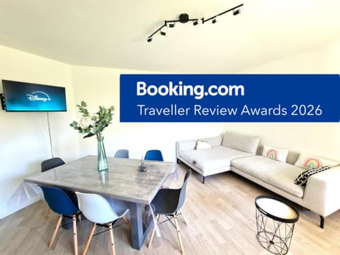 Communal lounge/ TV room, Living room, Seating area