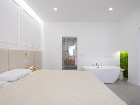 Bed, Bathroom, Bedroom