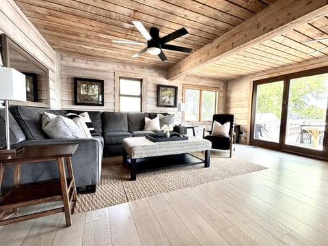 Lake Front Retreat Kayak Paddleboard Fishing House in Decatur