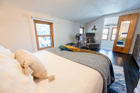 Lake Front Retreat Kayak Paddleboard Fishing House in Decatur