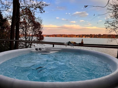 The Ridge Lake Front Hot Tub KayakPvt Dock House in Decatur