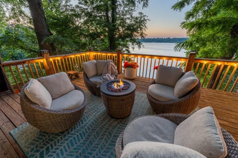 Patio, Balcony/Terrace, Seating area, Lake view