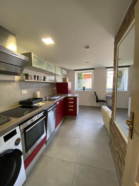 Kitchen or kitchenette, dishwasher, oven, washing machine