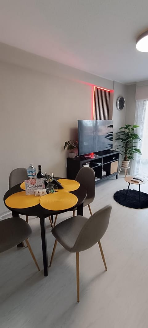 Living room, Dining area
