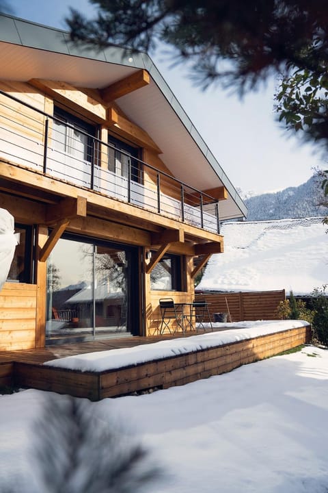 Property building, Winter, Balcony/Terrace
