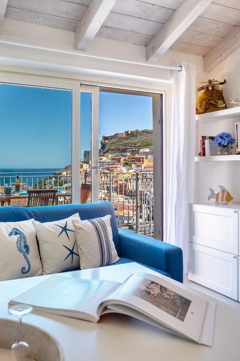View (from property/room), Balcony/Terrace, Living room, Sea view