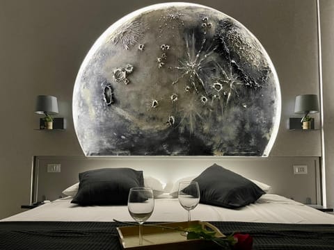 Bed, Photo of the whole room, Decorative detail, Bedroom
