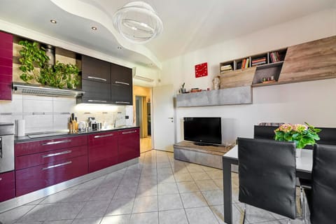 Kitchen or kitchenette, Living room, stove