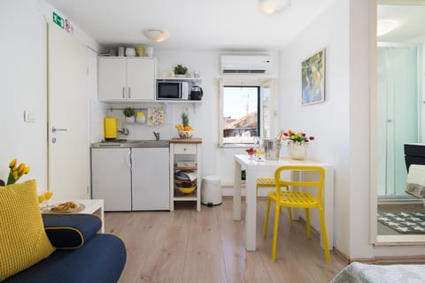 Guest House Babina - Apartments King & Queen Bed and Breakfast in Split