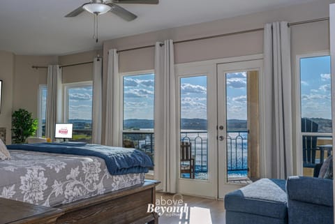 Blue Hues & Lake Views House in Lago Vista