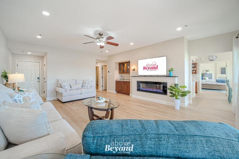 Blue Hues & Lake Views House in Lago Vista