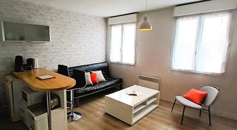 Chez Auguste - T2 spacieux - wifi - tv Apartment in Tours