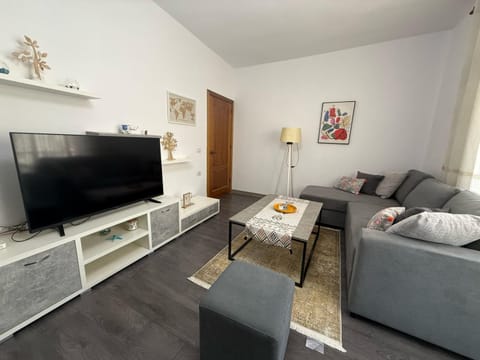 Communal lounge/ TV room, TV and multimedia, Living room, Seating area