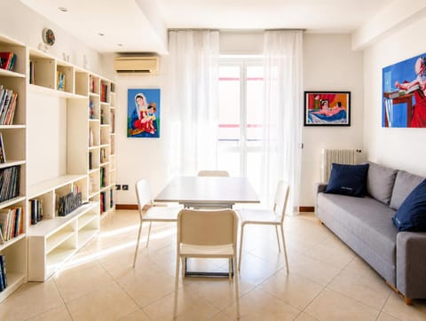 Living room, Seating area, Dining area, air conditioner