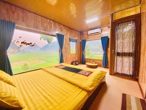 Natural landscape, Photo of the whole room, Bedroom, Mountain view