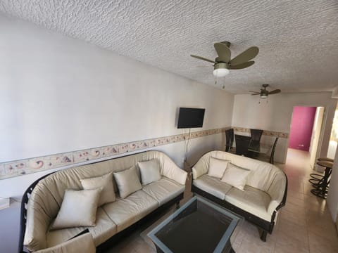 Communal lounge/ TV room, Living room, Seating area