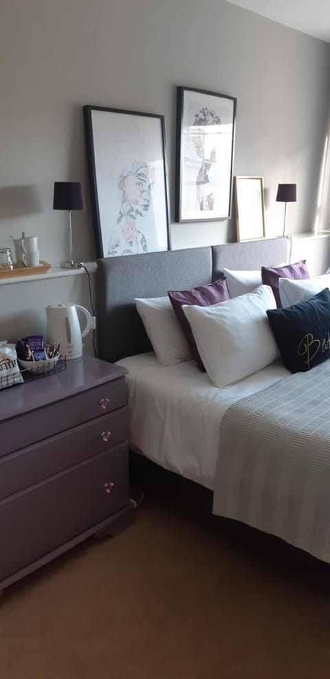 Sleep, Eat, Repeat Bed and Breakfast Bed and Breakfast in Macclesfield