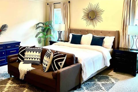 Luxury Buckhead executive Oasis for Family or work Villa in Sandy Springs