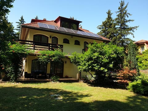 Property building, Garden