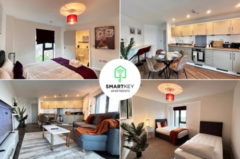 Communal lounge/ TV room, TV and multimedia, Kitchen or kitchenette, Living room, Photo of the whole room, Seating area, Dining area, Evening entertainment