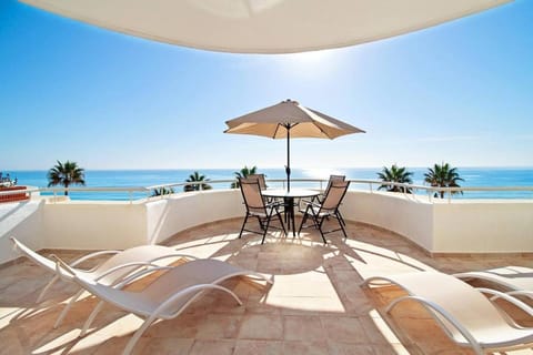 Balcony/Terrace, Seating area, Dining area, Beach, Sea view, sunbed