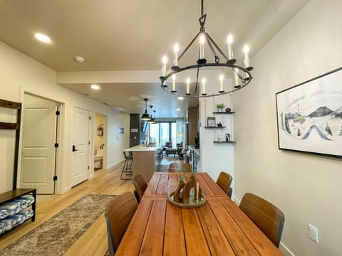Kitchen or kitchenette, Seating area, Dining area