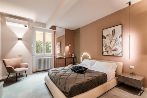 Property building, Bed, Photo of the whole room, Seating area, Bedroom