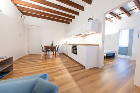 Kitchen or kitchenette, Living room, minibar