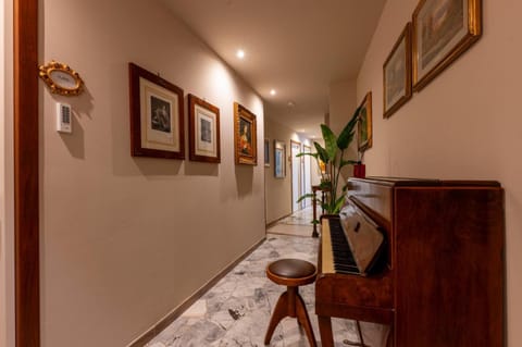 Decorative detail, Seating area