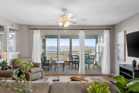 Living room, Lake view