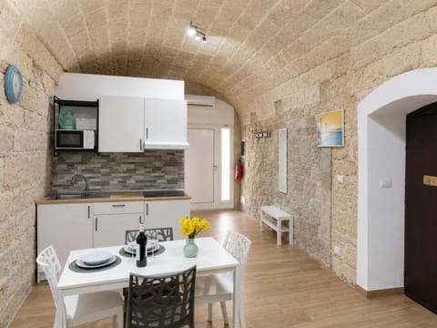 Lunch, kitchen