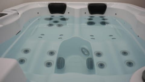 Hot Tub, Hot Tub, TV and multimedia, Spa and wellness centre/facilities, Bath, air conditioner