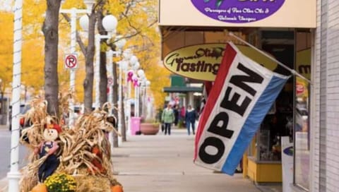 Sister Lakes Lakeside House - Sleeps 16 House in Sister Lakes