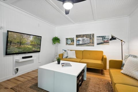 Sister Lakes Lakeside House - Sleeps 16 House in Sister Lakes