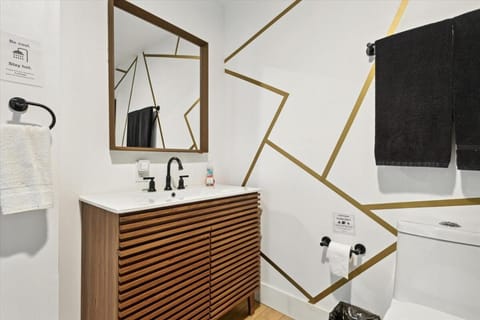 Sister Lakes Lakeside House - Sleeps 16 House in Sister Lakes