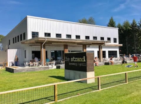 Sister Lakes Lakeside House - Sleeps 16 House in Sister Lakes