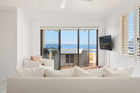TV and multimedia, Living room, Seating area, Evening entertainment, Sea view