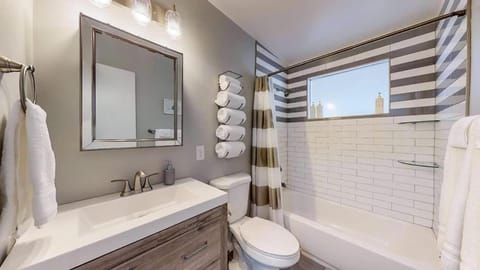 Charming Three Bedroom Home in Littleton House in Littleton