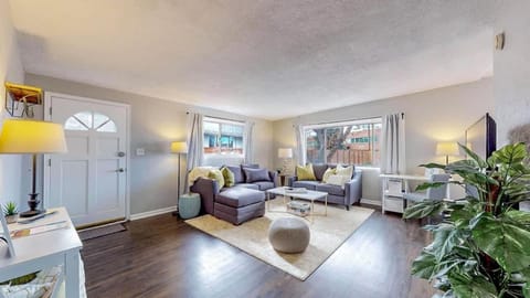 Charming Three Bedroom Home in Littleton House in Littleton