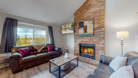 Comfortable Family Friendly Home on Quincy Reservoir House in Centennial