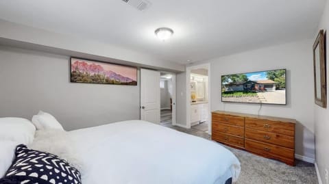 Charming four bedroom home with large yard and plenty of room for family House in Greenwood Village