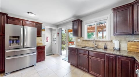 Charming four bedroom home with large yard and plenty of room for family House in Greenwood Village