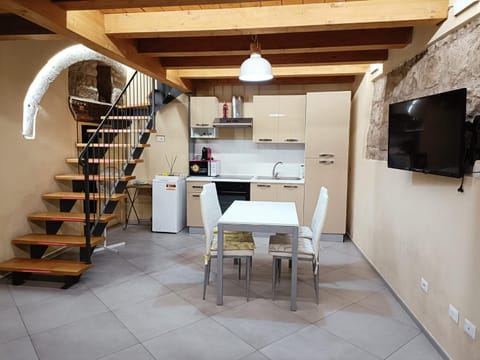 Restaurant/places to eat, TV and multimedia, Kitchen or kitchenette, Dining area, Breakfast