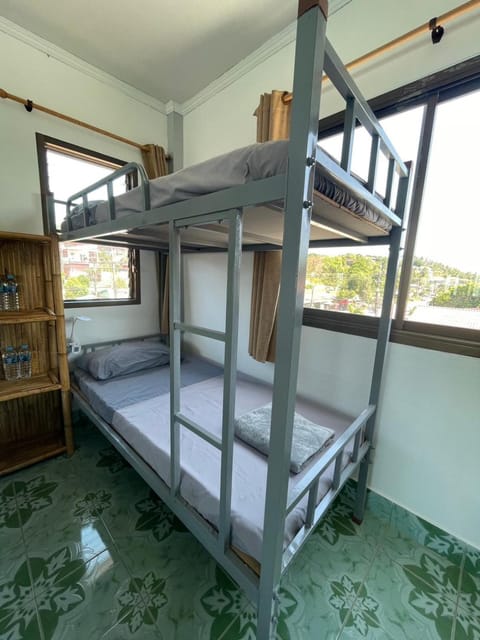 Bed, Photo of the whole room, Bedroom, bunk bed