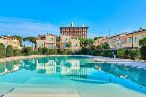 Property building, Day, Pool view, Swimming pool