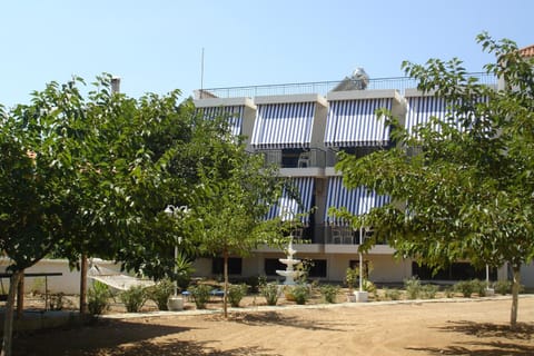 Facade/entrance, Garden